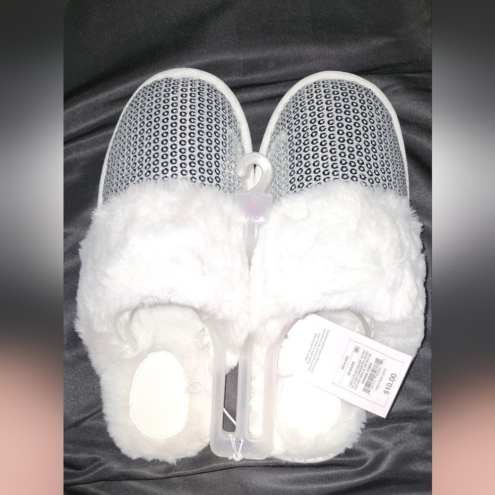 Target Silver Rae Women M 7/8 Slippers Cozy Faux Fur Plush Comfort Slides